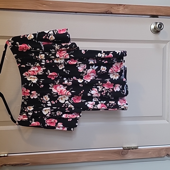 Cherish small off shoulder floral top - Picture 4 of 4